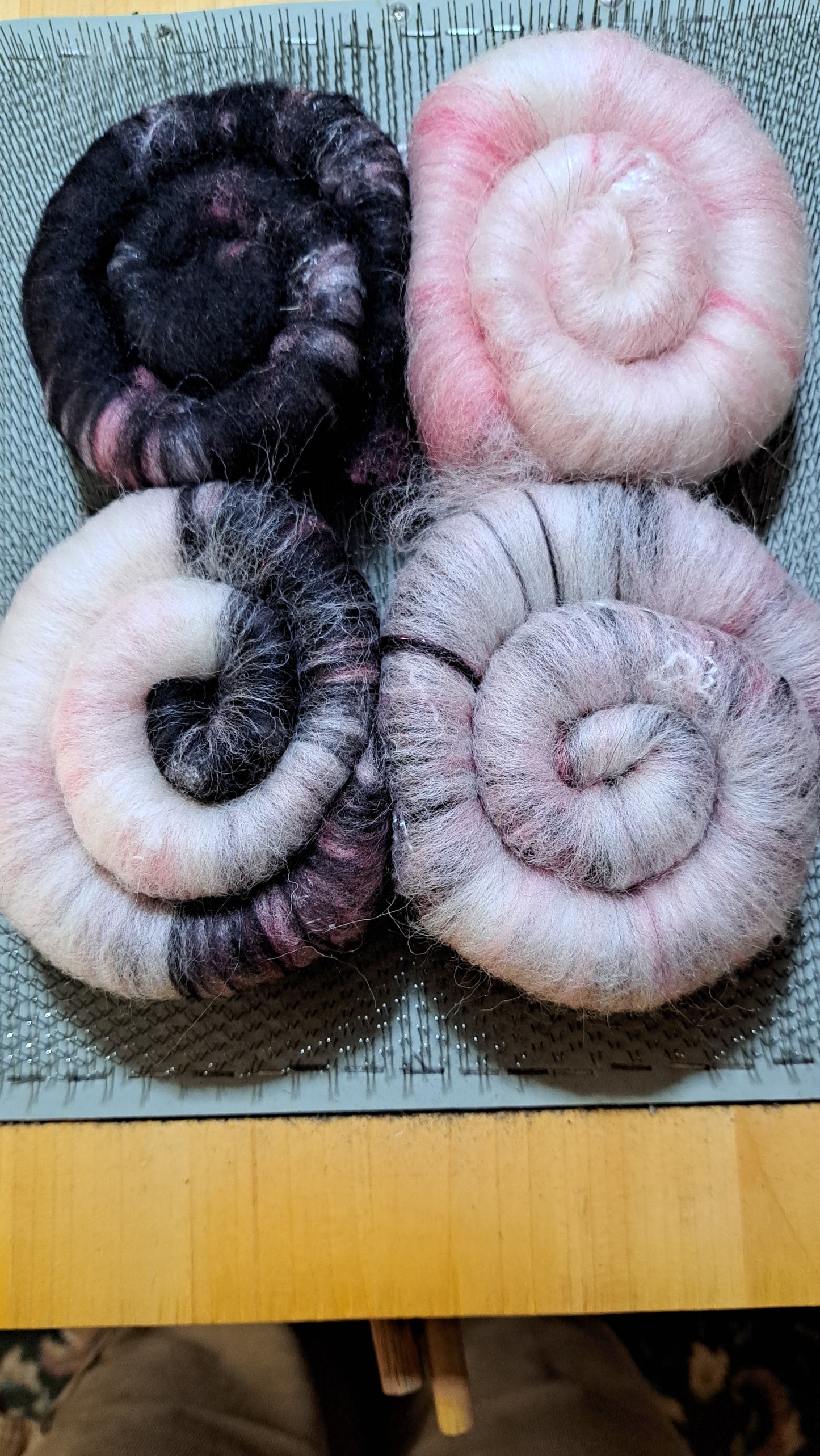 Exploring Pinks 1 ounce Rolag set