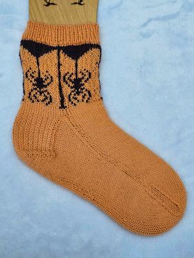 Spooky Spooder Socks Knitting Pattern