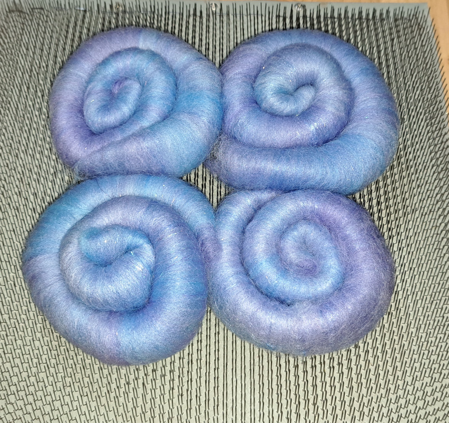 Alice in Wonderland Rolags – 1 ounce US Wool Blend