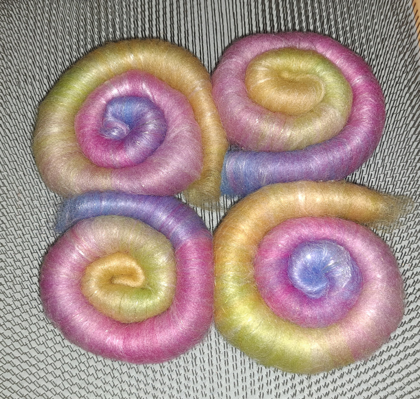 Alice in Wonderland Rolags – 1 ounce US Wool Blend
