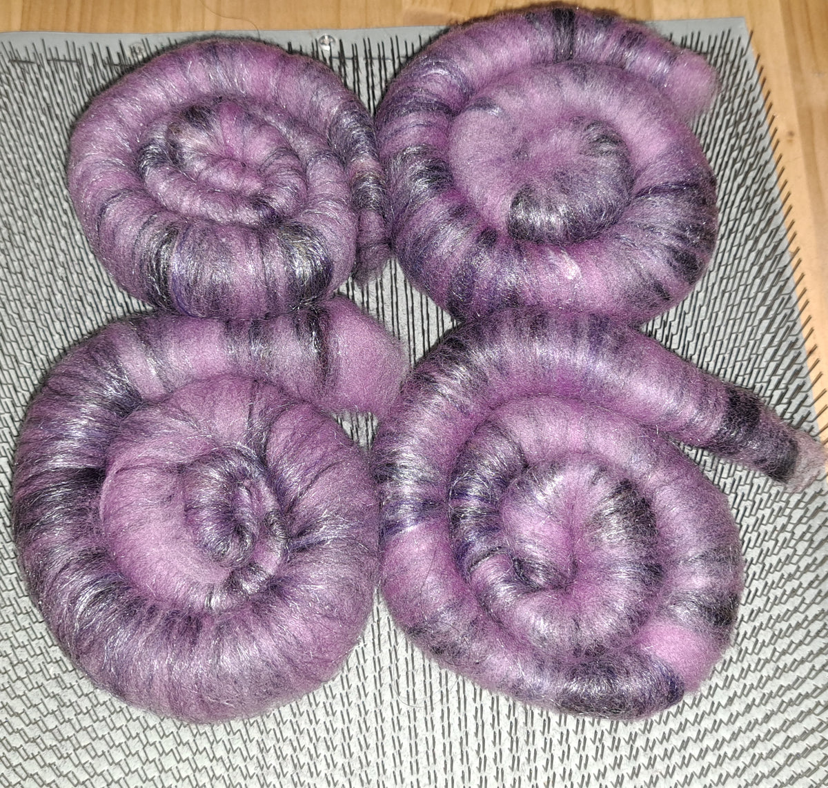 Ghosts in the Garden -- 1 ounce Rolag set
