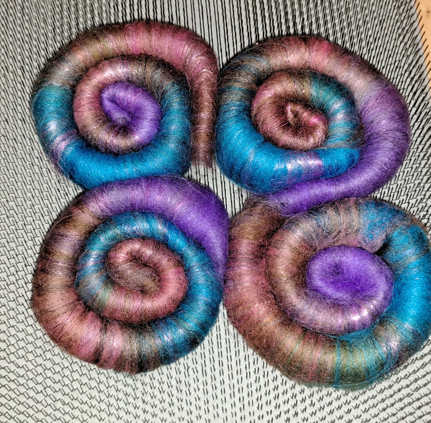 Alice in Wonderland Rolags – 1 ounce US Wool Blend